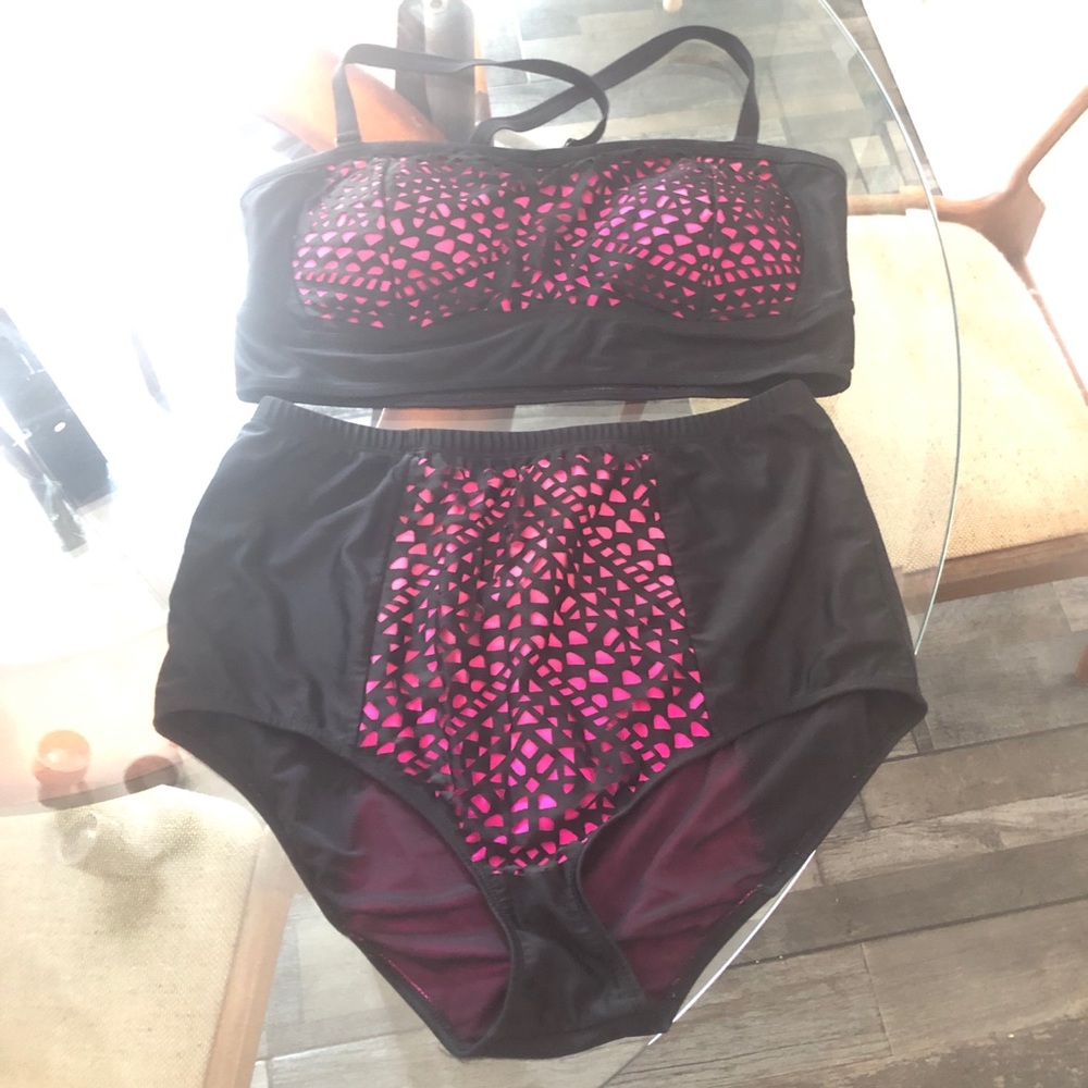 🎉5 for $25 sale🎉 Super cute Torrid 2 piece!!